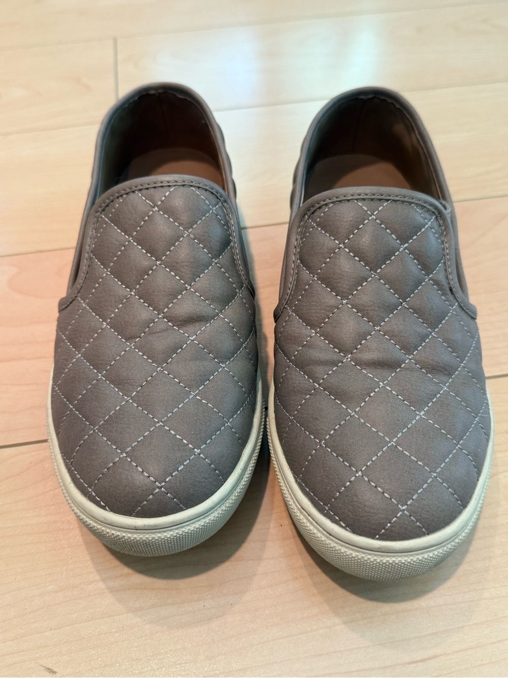 Steve Madden Quilted Slip-On Womens Sneakers in Gray